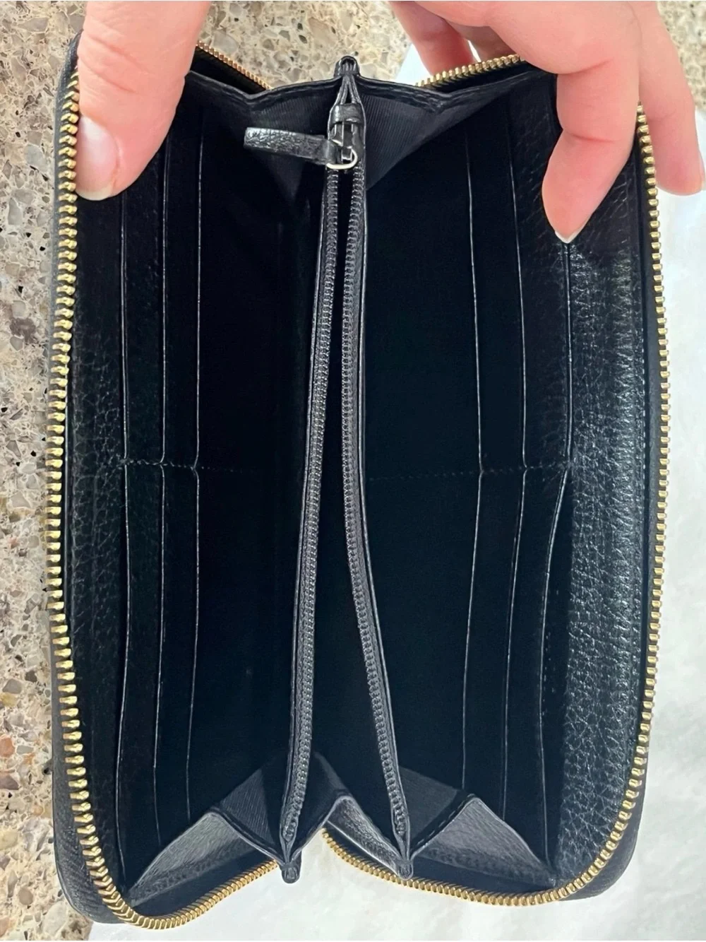 BLACK GUCCI GG
MARMONT ZIP AROUND
WALLET - Picture 5 of 9